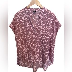Super cute, short-sleeved top! Great under a suit jacket or with a pair of jeans